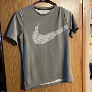 Nike shirt sz L